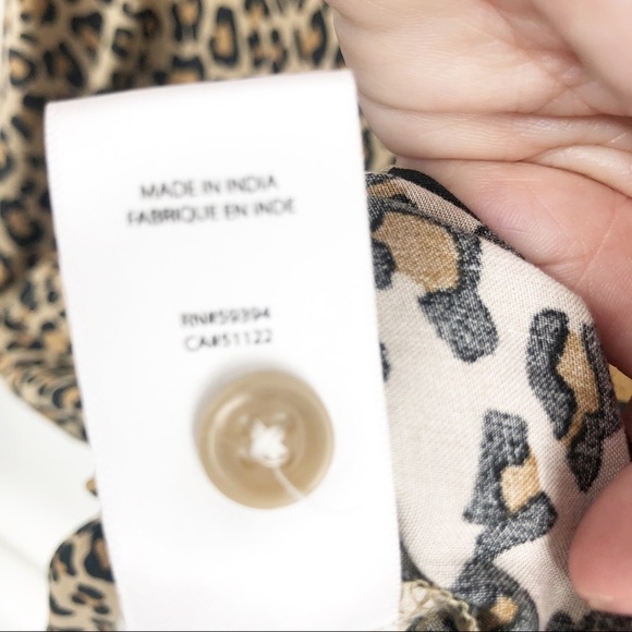 ✅ BeachLunchLounge Cheetah Button down tie blouse SIZE SMALL - Picture 5 of 6